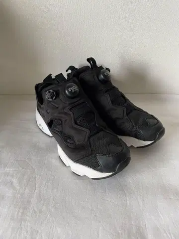 리복 인스타 펌프 퓨리 블랙 23cm