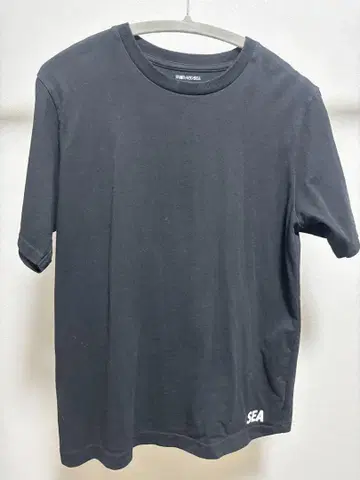 SEA 로고 블랙 티셔츠 윈드앤씨