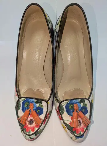 다이애나 꽃무늬 태슬 펌프스 23.5cm