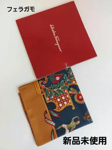 Salvatore Ferragamo 실크 스카프 네이비 황토색 새상품