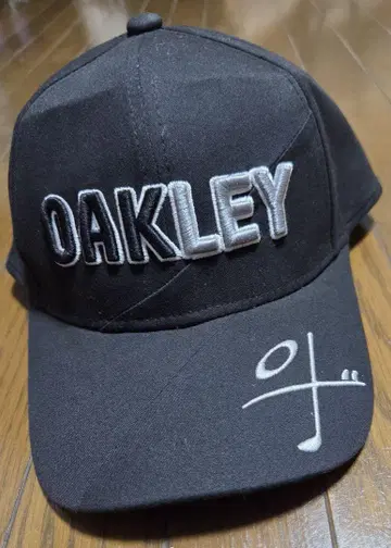 OAKLEY 캡 블랙 실버 자수