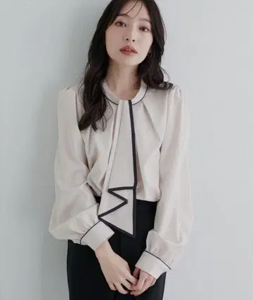 natural couture 배색 보타이 2way 블라우스
