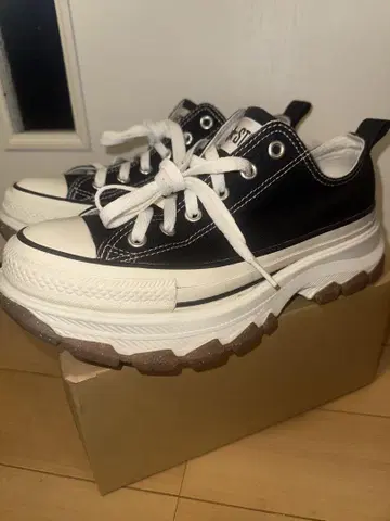 CONVERSE REACT 블랙/화이트 통굽 스니커즈 26.0cm