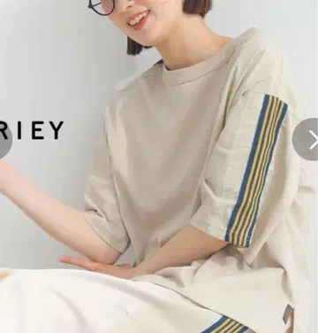 IRIEY 트랙 티셔츠 / 니코 앤 에신타 큐브 슈가