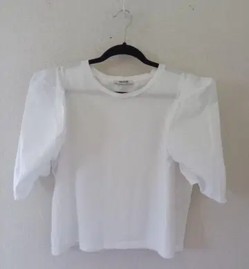 ZARA 화이트 반팔 티셔츠 퍼프 슬리브