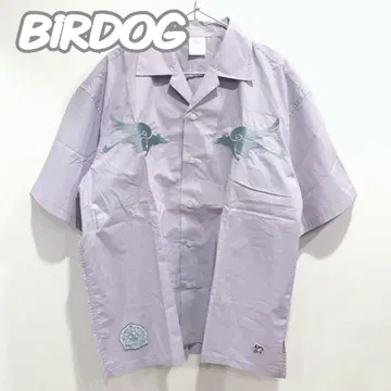 BiRDOG 자수 패치 오픈 카라 반팔 셔츠 연보라