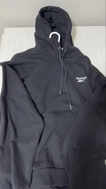 리복 블랙 후드 부착 후드티