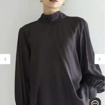엘레강트한 블랙 셔츠 하이넥 벌룬 슬리브