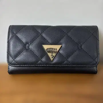 GUESS 장지갑 퀼팅 블랙 새상품급 박스 없음 로고에 약간의 흠집 있음