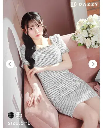 택 포함 새상품 모노톤 체크 자수 반팔 타이트 미니 드레스 화이트