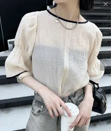mystic 반팔 배색 파이핑 블라우스 블라우스 베이지 mline