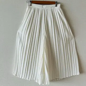 화이트 플리츠 큐롯 팬츠