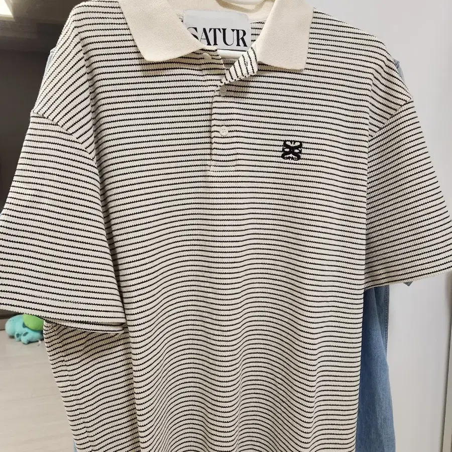 SATUR | 세터 Satur Stripe Collar Short Sleeve T-Shirt Ivory