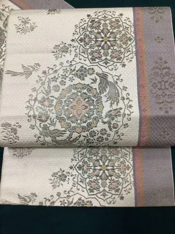 직조 나고야 오비. 베이지 계열.