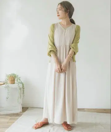 어반 리서치 베이지 슬리브리스 롱 원피스