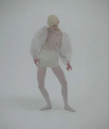 Bibiy 꽃무늬 자수 화이트 블라우스