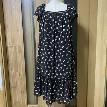 꽃무늬 프릴 원피스 블랙