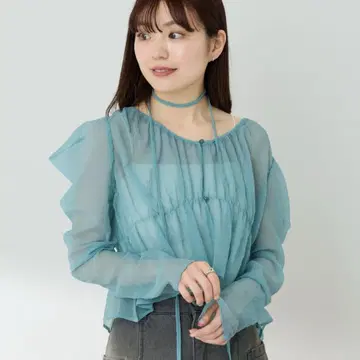 Kastane 초커가 달린 파워 숄더 블라우스