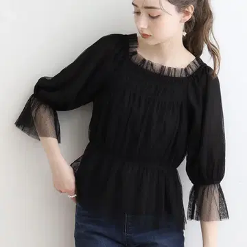 [오프 숄더로도 가능한 2WAY] 도트 튤 셔링 블라우스