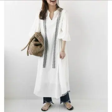저널 스탠다드 리룸 턱 슬리브 자수 원피스 화이트