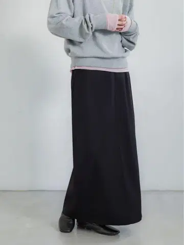 crewre 백 턱 내로우 스커트 블랙 01