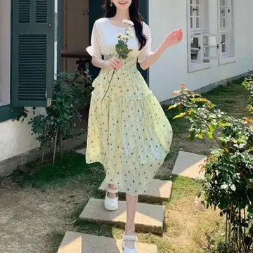 컨디션 최상 DAY CLOSET 데이클로젯 택 포함 꽃무늬 절개 원피스
