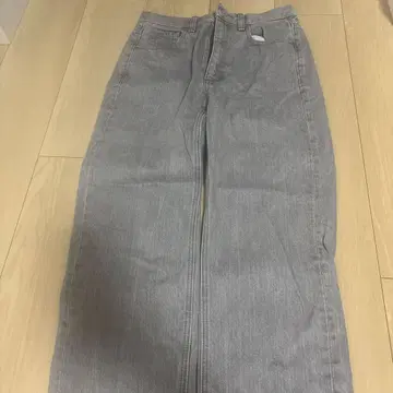 그레이 스트레이트 데님 팬츠