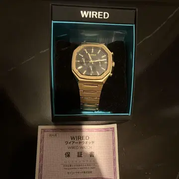 WIRED 골드 블랙 다이얼 시계