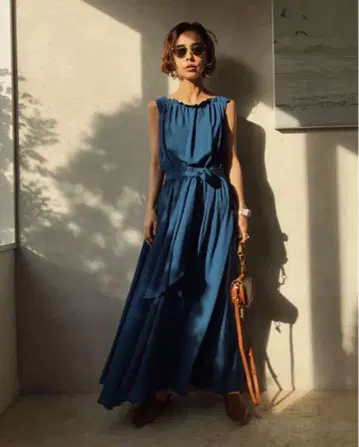 AMERI BACK STAIL CIRCULATE DRESS