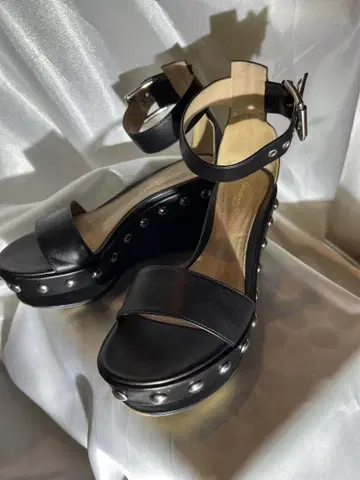 Gianvito Rossi(지안비토 로시) 샌들
