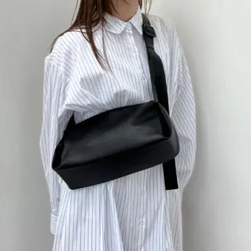 y/m 블랙 숄더백
