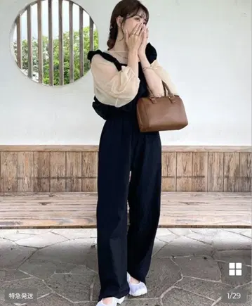 누그 프릴 점프 수트