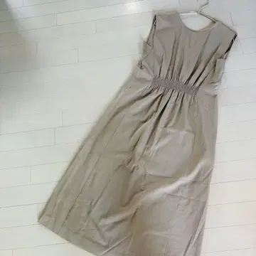 보르지 투모로우랜드 슬리브리스 베이지 롱 원피스