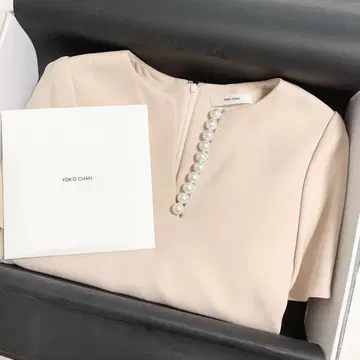 YOKOCHAN 페타르 플레어 슬리브 펄 원피스 핑크 베이지