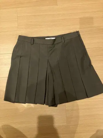 ORR 그레이 플리츠 숏팬츠
