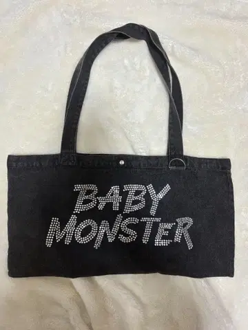 BABYMONSTER 라인 스톤 토트 블랙
