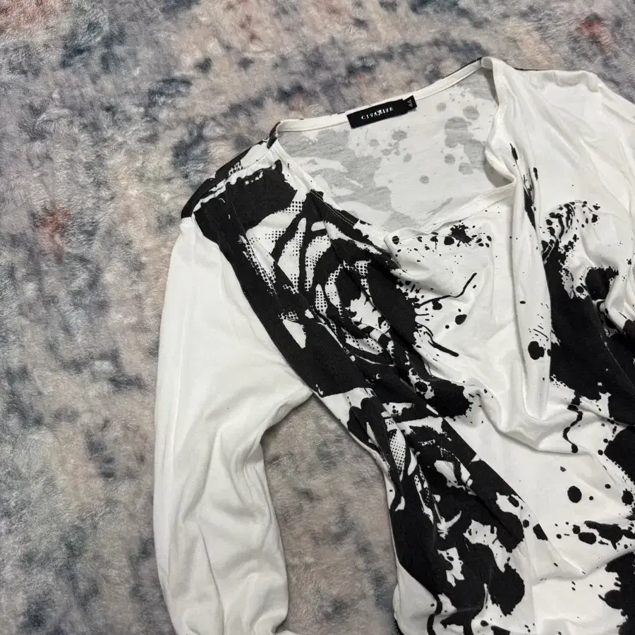Civarize 00s archive gimmick cut and sew on Bunjang Global Site.