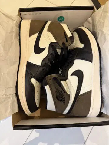 Air Jordan 1 Retro High OG 다크 모카