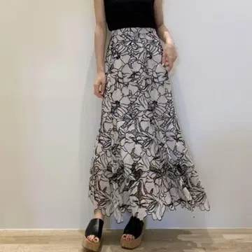 snidel 스나이델 커팅 레이스 롱 머메이드 스커트 꽃무늬 자수