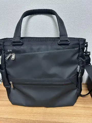 CIE 블랙 토트백