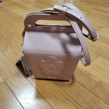 마리콴트 케이크 박스형 숄더백 핑크