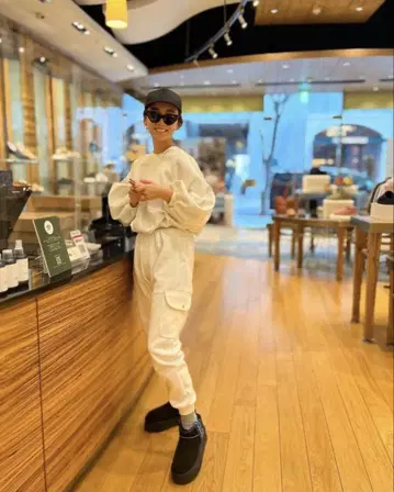 새상품급 rosy monster 화이트 맨투맨 셋업