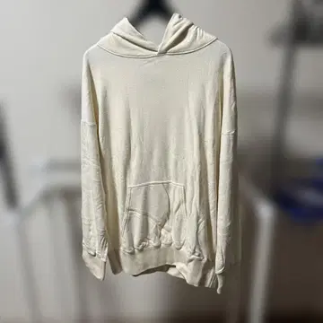 Outil 크림색 후드 부착 후드티
