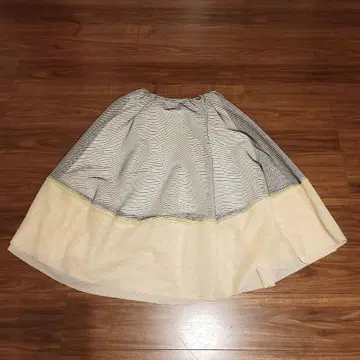Chesty 플레어 스커트 메쉬 안감 부착