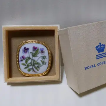 Royal Copenhagen 꽃무늬 브로치