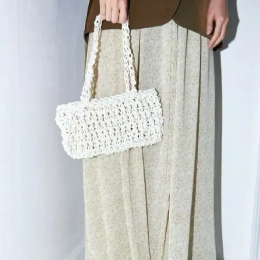 Le Abonne Gatti bag_cloud white on Bunjang Global Site.