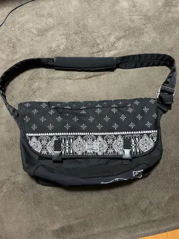 KUSTOMSTYLE 백 블랙/화이트