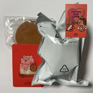 POP MART CRYBABY 크라이 베이비 Crying For Love