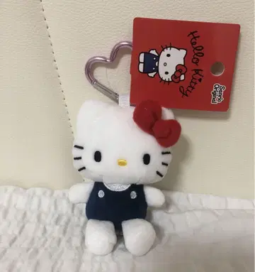Sanrio Original 헬로키티 마스코트 하트 모양 금속 파크 포함