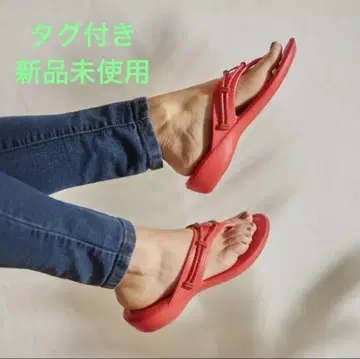 MINNETONKA 실버 스톤 프리즘 플랫 샌들